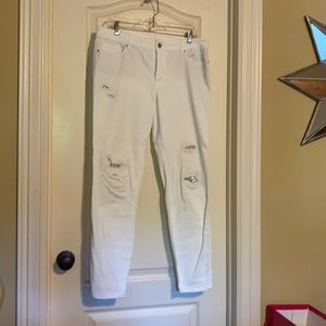 WHBM white Sz 10 long  skimmer jean